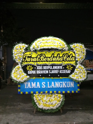 Papan Bunga Duka di Makroman