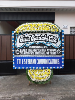 Papan Bunga Duka di Makroman